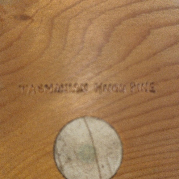 Huon Pine Wall Plaque Featuring Roses and vines, Rare Tasmanian Timber - Picture 4 of 5